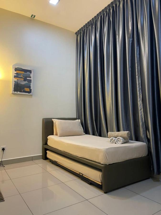 Ioi Conezion Iman'S Home With Pool View Unit 푸트라자야 외부 사진