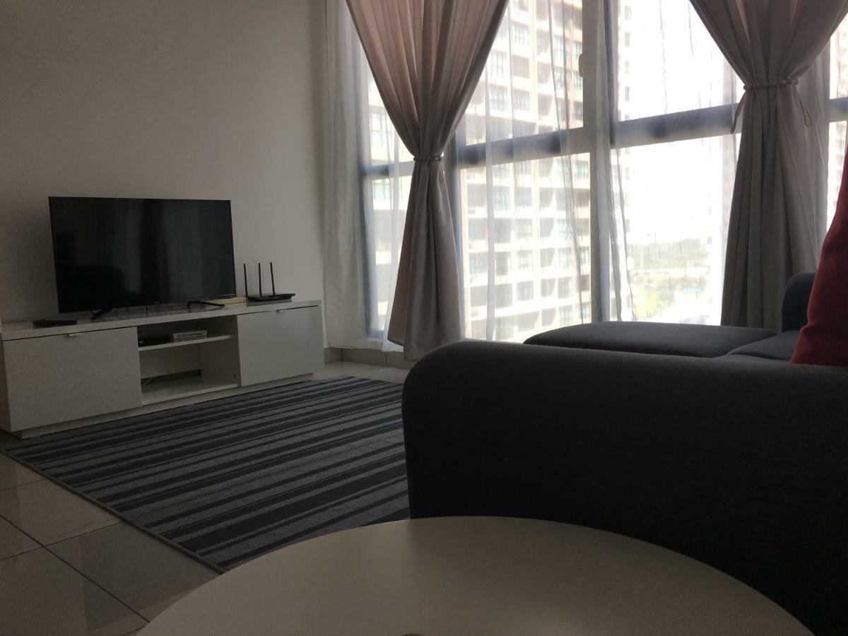 Ioi Conezion Iman'S Home With Pool View Unit 푸트라자야 외부 사진