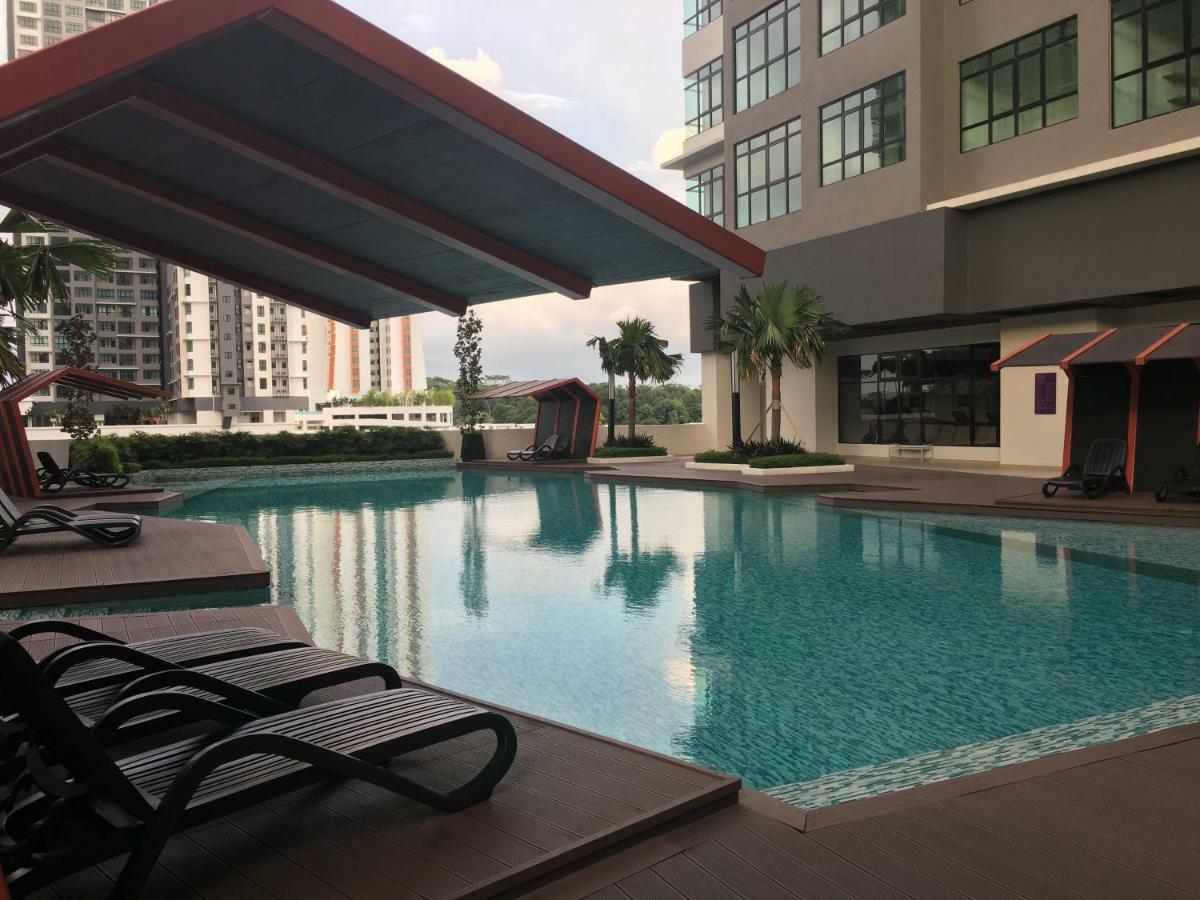 Ioi Conezion Iman'S Home With Pool View Unit 푸트라자야 외부 사진