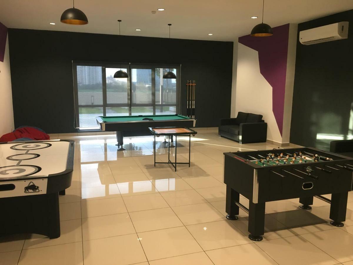 Ioi Conezion Iman'S Home With Pool View Unit 푸트라자야 외부 사진